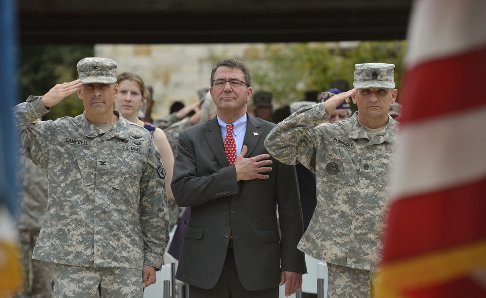 Deputy secretary of defense visits wounded warriors, awards Purple Hearts