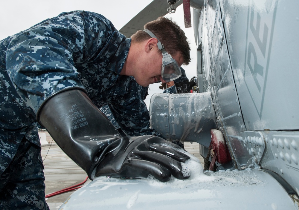 HSM-71 helicopter wash