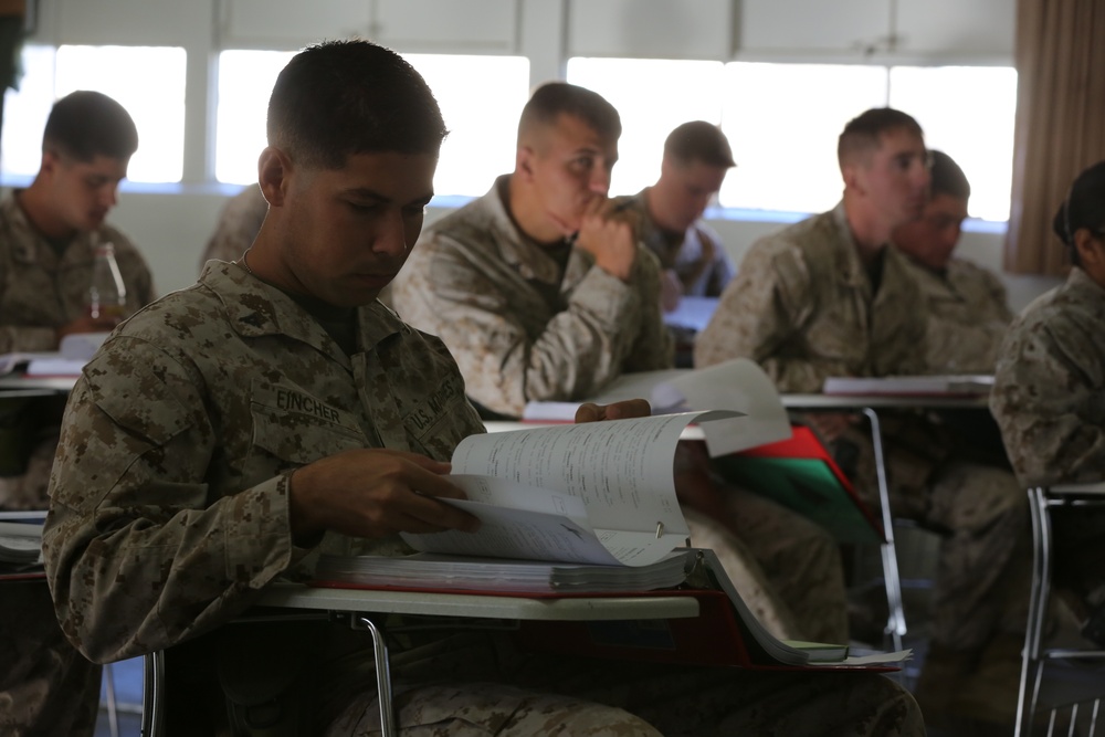 Marines learn new combat oriented pistol curriculum at Division Schools