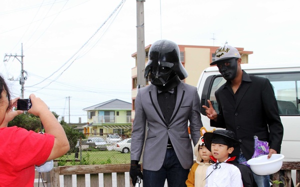 349th Signal shares American culture with local Japanese students