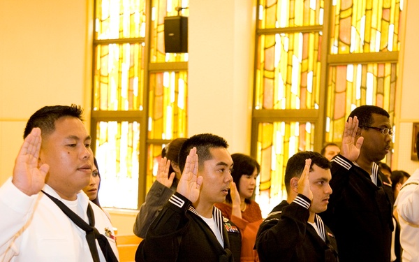 New citizens emerge during FLEACT Yokosuka 2013 Naturalization ceremony
