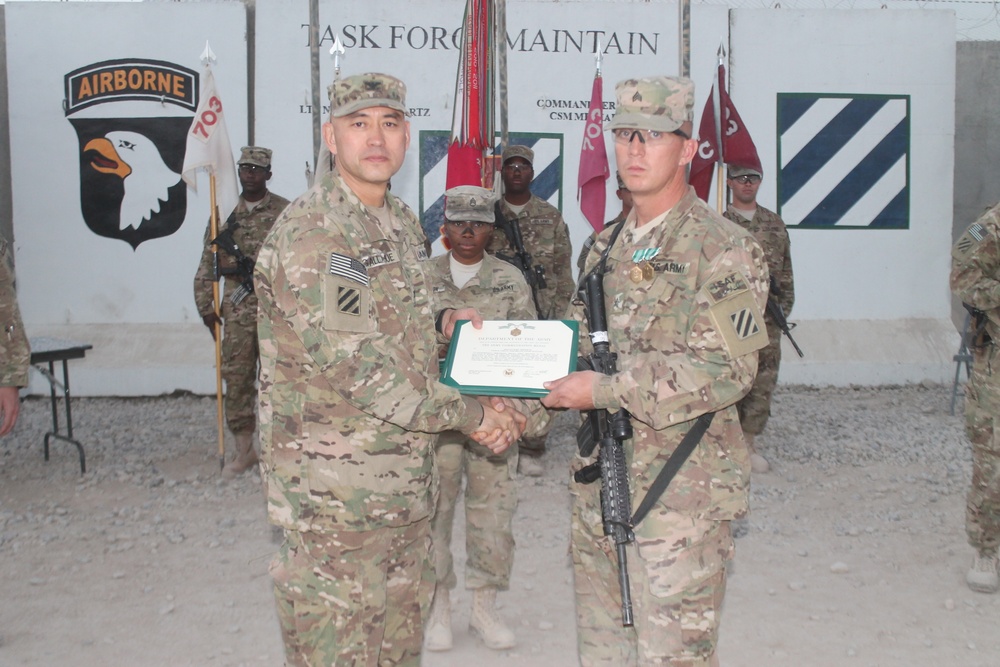 ‘Maintain’ soldier, NCO recognized as year’s best