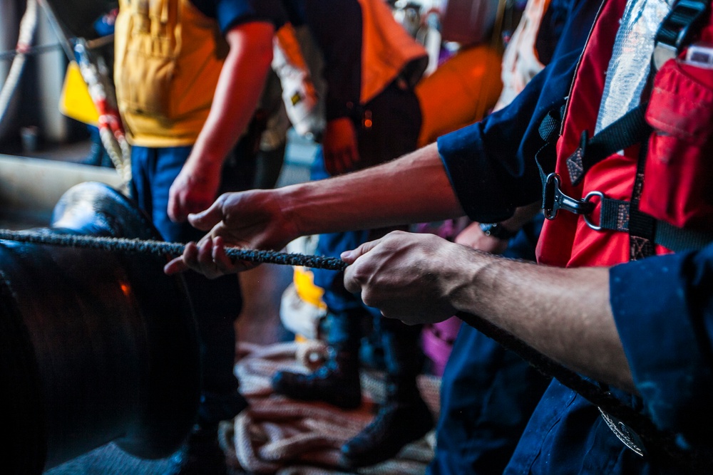 USS Bataan conducts underway replenishment with USNS John Lenthall