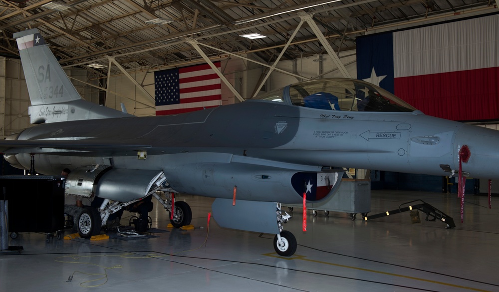 F-16 Fighting Falcon maintenance