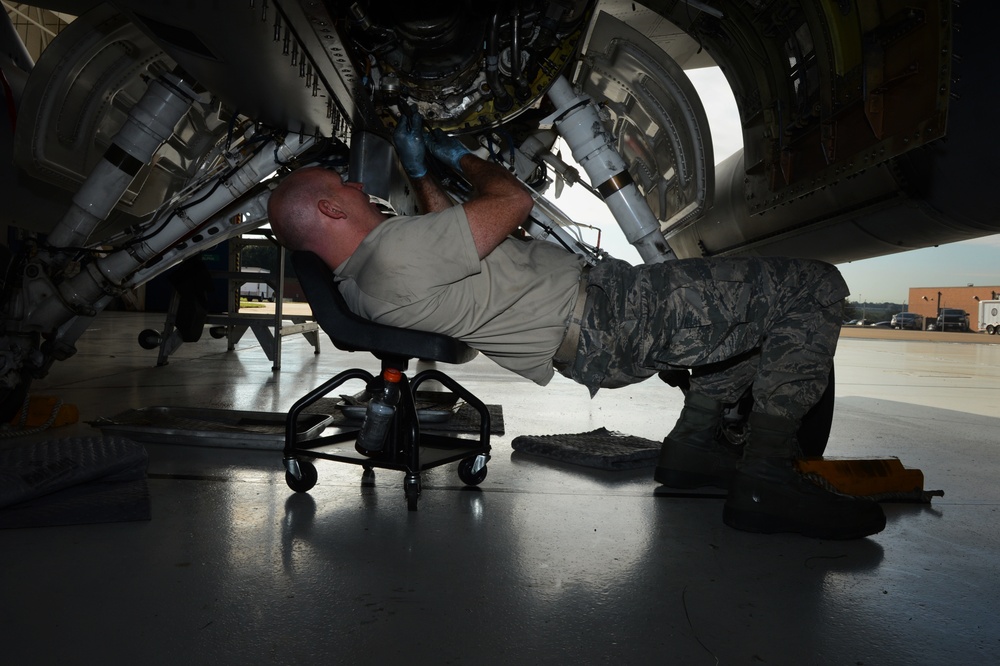 F-16 Fighting Falcon maintenance