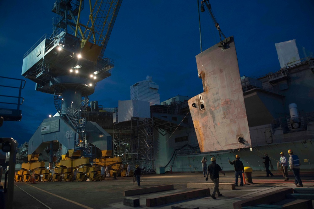 USS John C. Stennis rudder removal