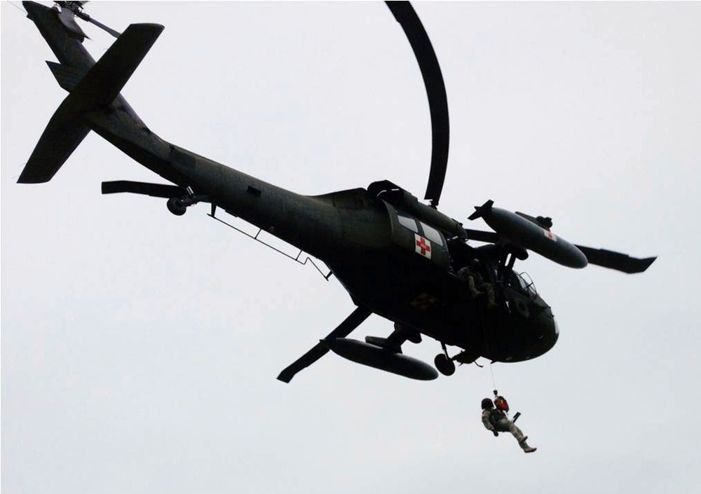 Joint Task Force-Bravo partners with Honduran military members in live hoist training exercise