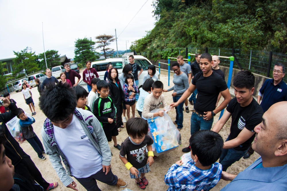 MCAS Iwakuni Single Marine Program provides station residents opportunity to participate in orphanage visits