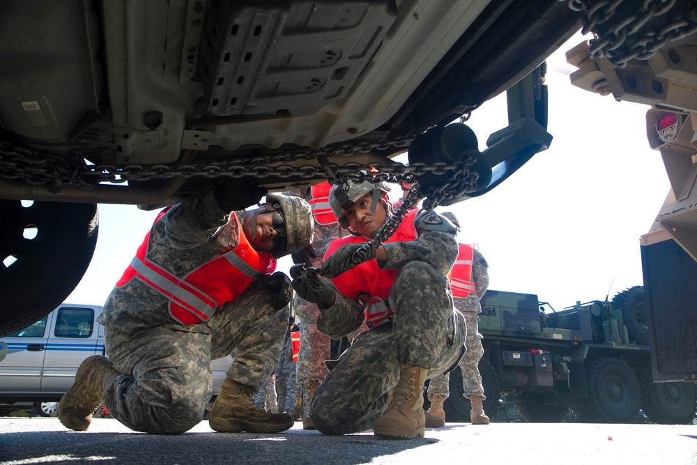 SCNG wrecker operator trains fellow soldiers