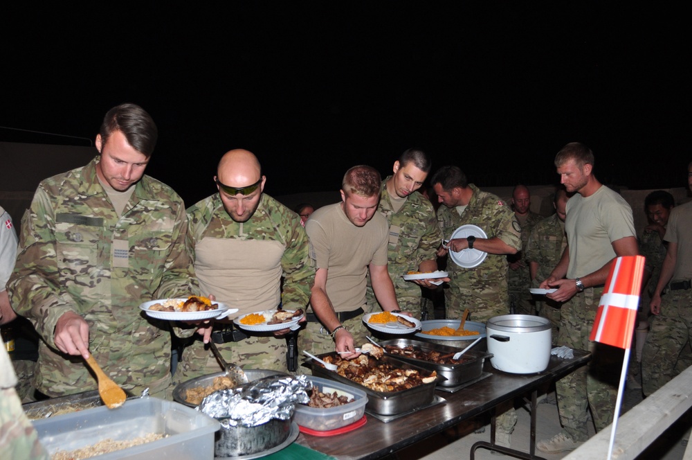 Guam, Danish soldiers exchange cultures, Afghanistan training