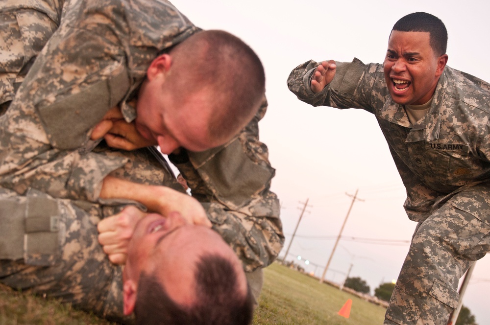 Soldier conduct combatives training on Fort Hood