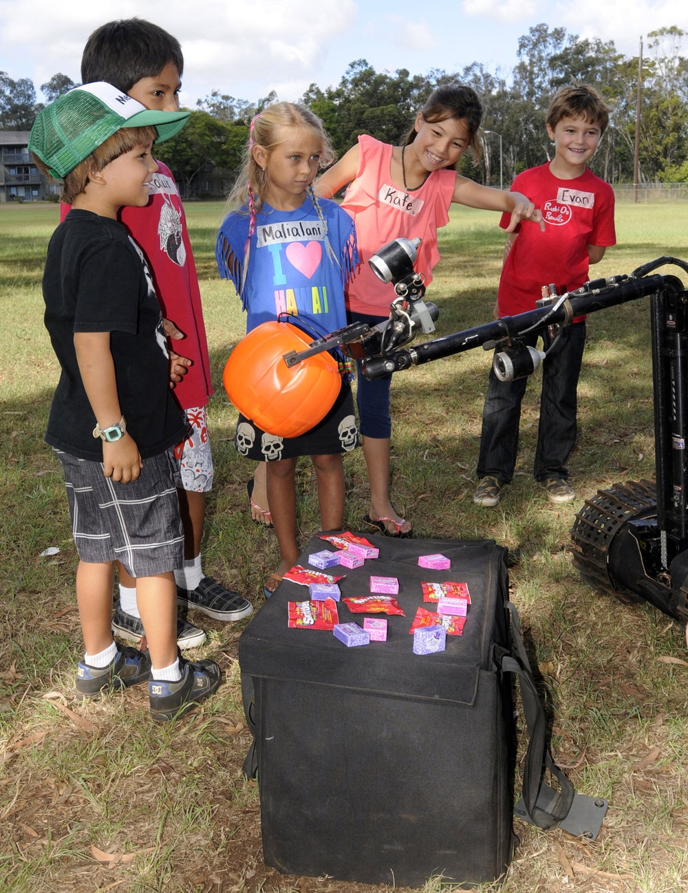 Sunset Beach Elementary students SURF to 303rd EOD Bn.