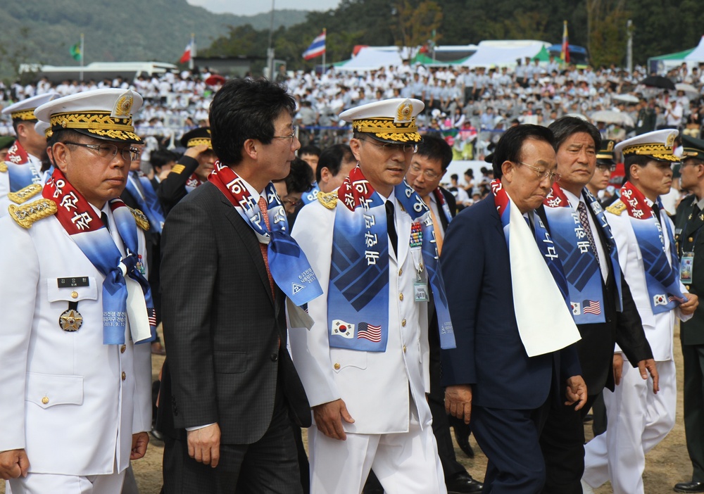 Nakdong River commemoration reenacts historic event