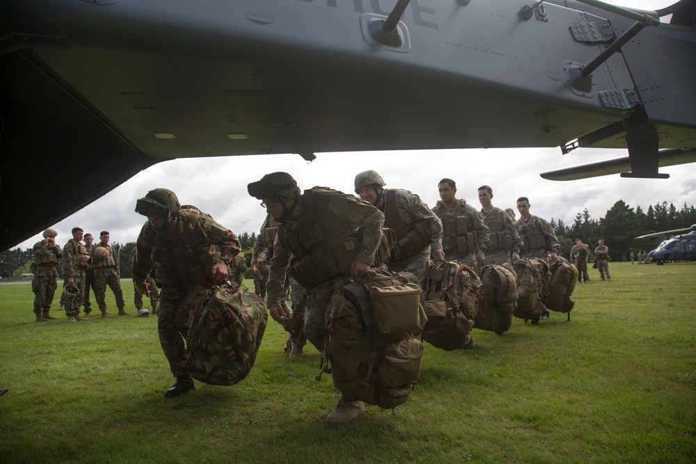 New Zealand Defense Force troops and US Marines conduct bilateral training while preparing for Southern Katipo 2013