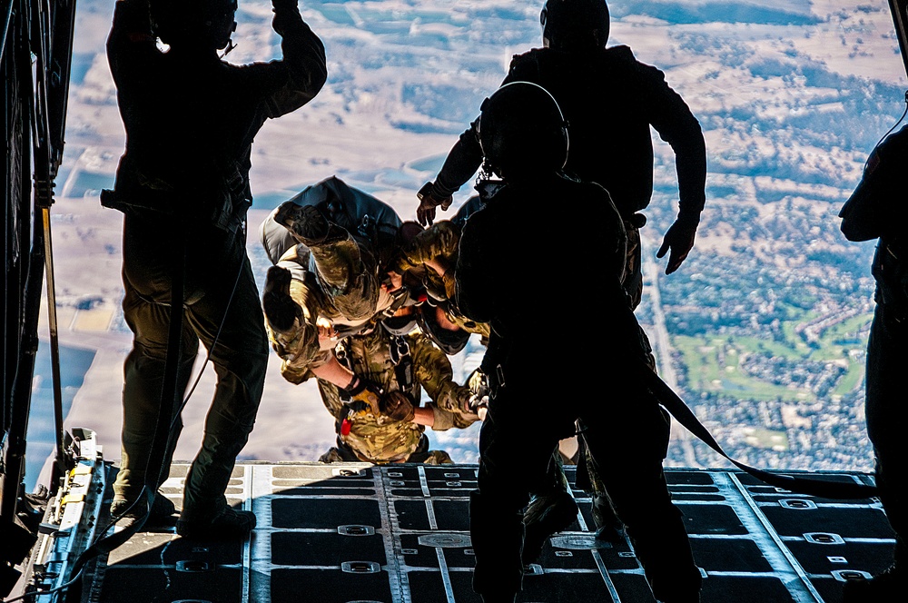 Military Tandem Tethered Bundle (MTTB) Training with pararescue