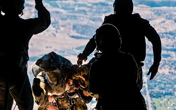 Military Tandem Tethered Bundle (MTTB) Training with pararescue