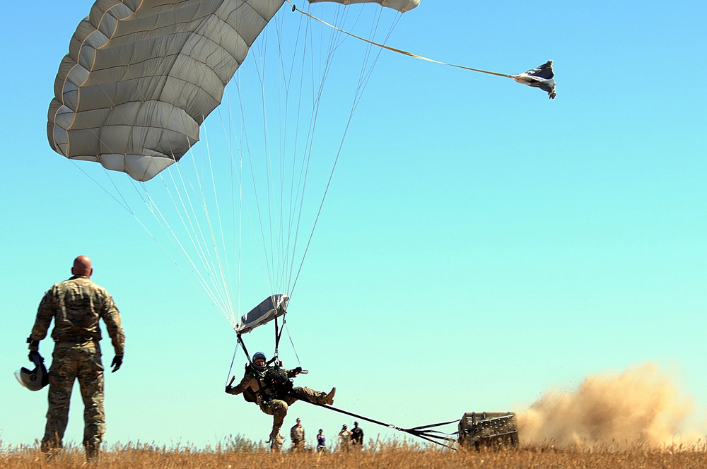 Military Tandem Tethered Bundle (MTTB) Training with pararescue