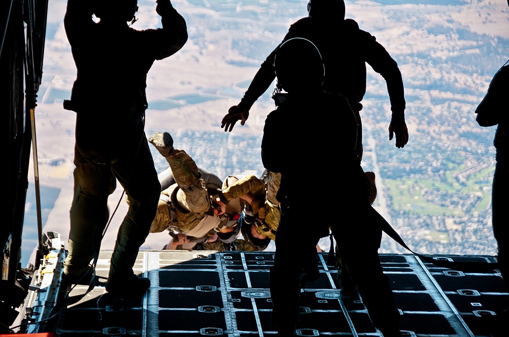 Military Tandem Tethered Bundle (MTTB) Training with pararescue