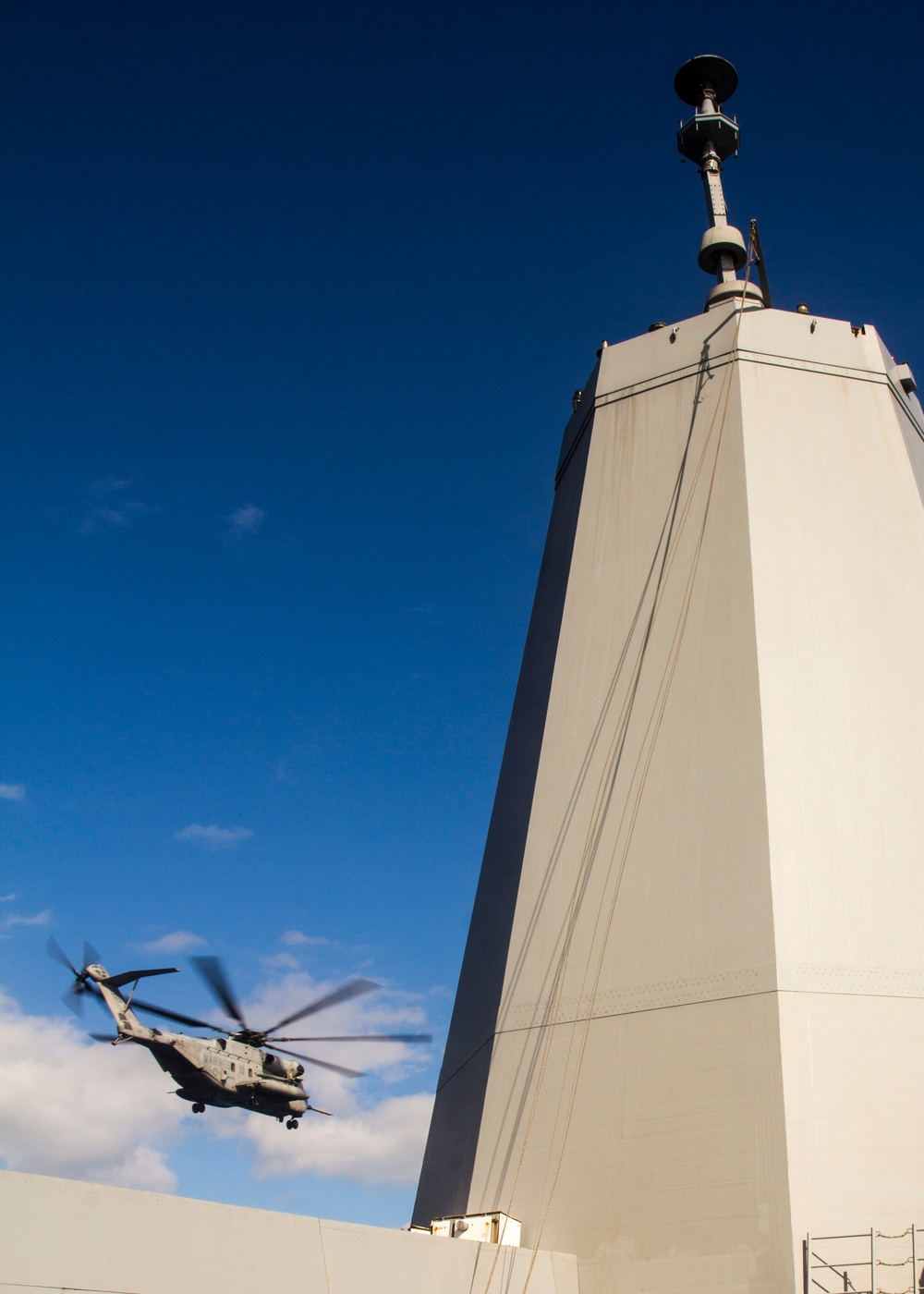 USS SAN ANTONIO CH-53 OFF-LOAD