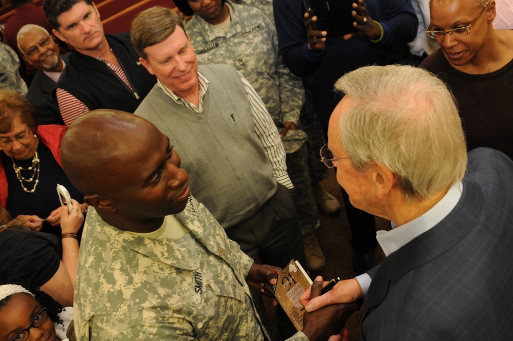 Dr. Charles Stanley thanks soldiers on Fort Bragg