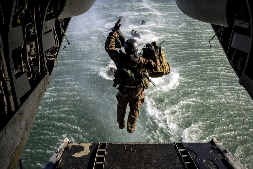 Marines helocast in Coronado
