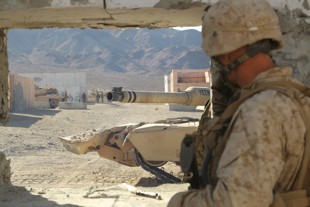 ‘Dark Horse’ trains on mechanized-assault course