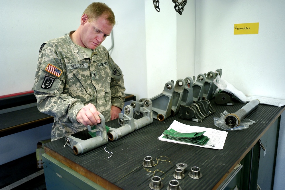 South Carolina National Guard team visits Colombian Army aviation-maintenance facility