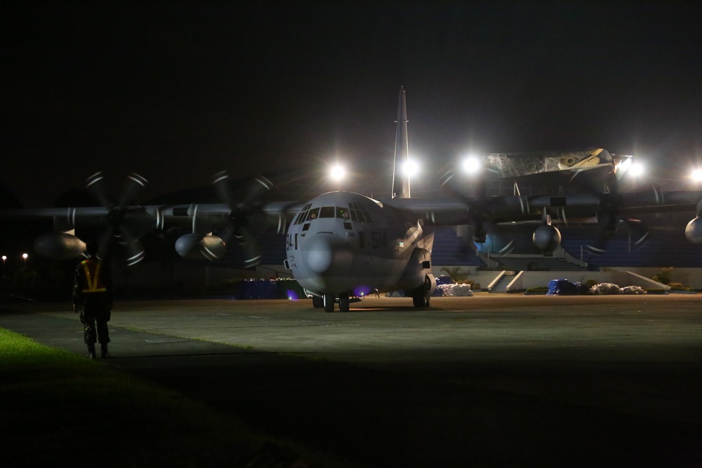 Marines arrive in the Philippines