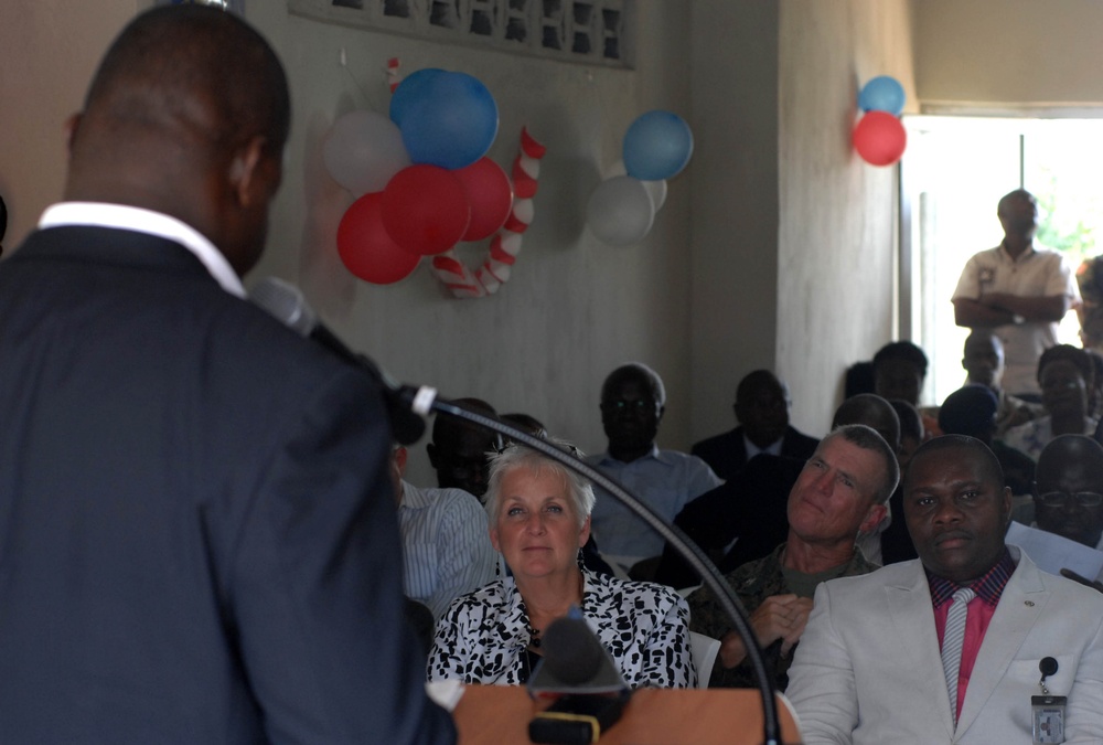 US donates medical equipment for Liberia’s fight against HIV/AIDS