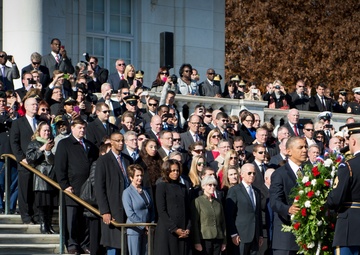 President lays wreath at Tomb of Unknowns