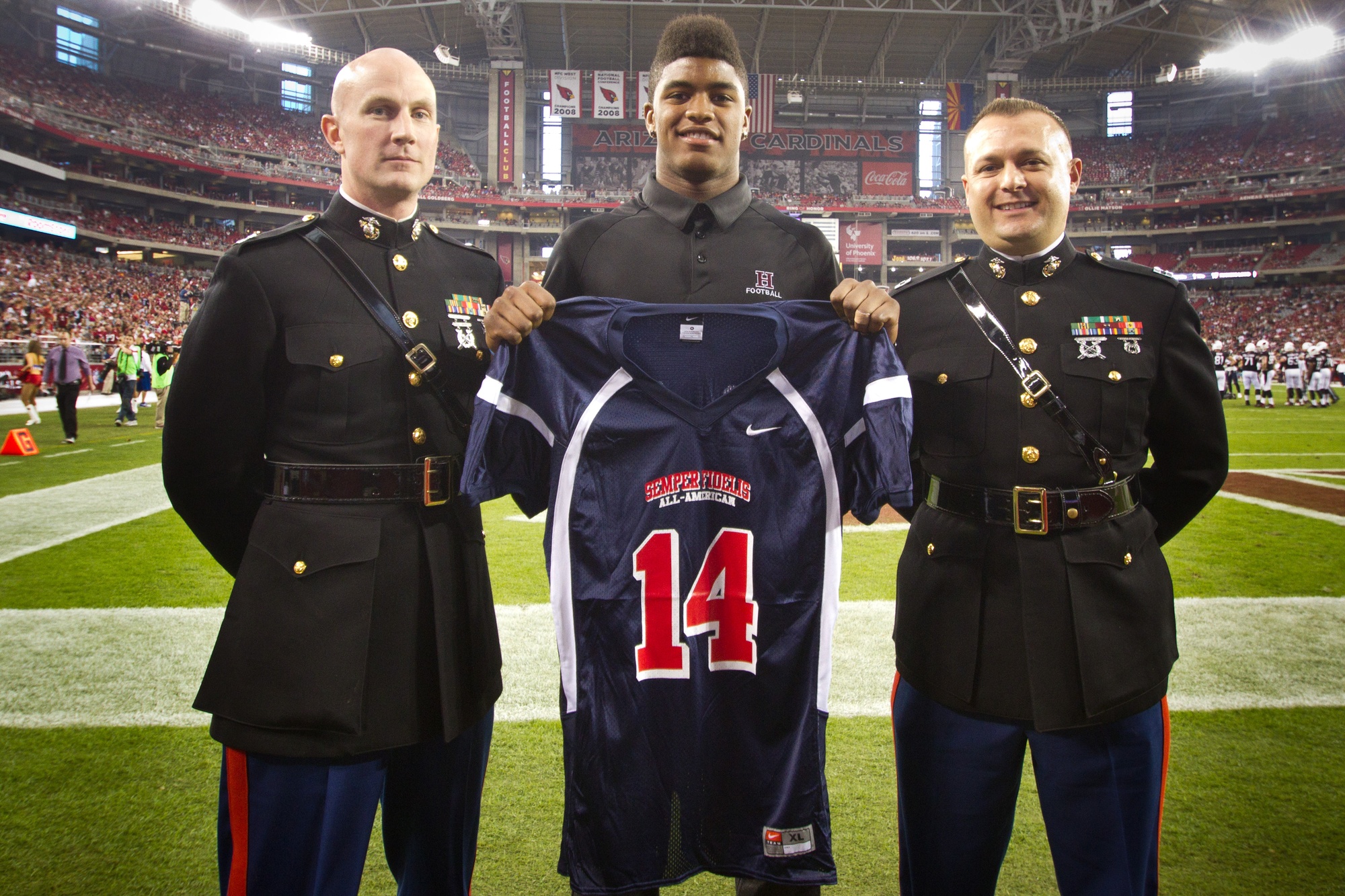 DVIDS - Images - Arizona Cardinals Salute to Service Game [Image 3 of 7]