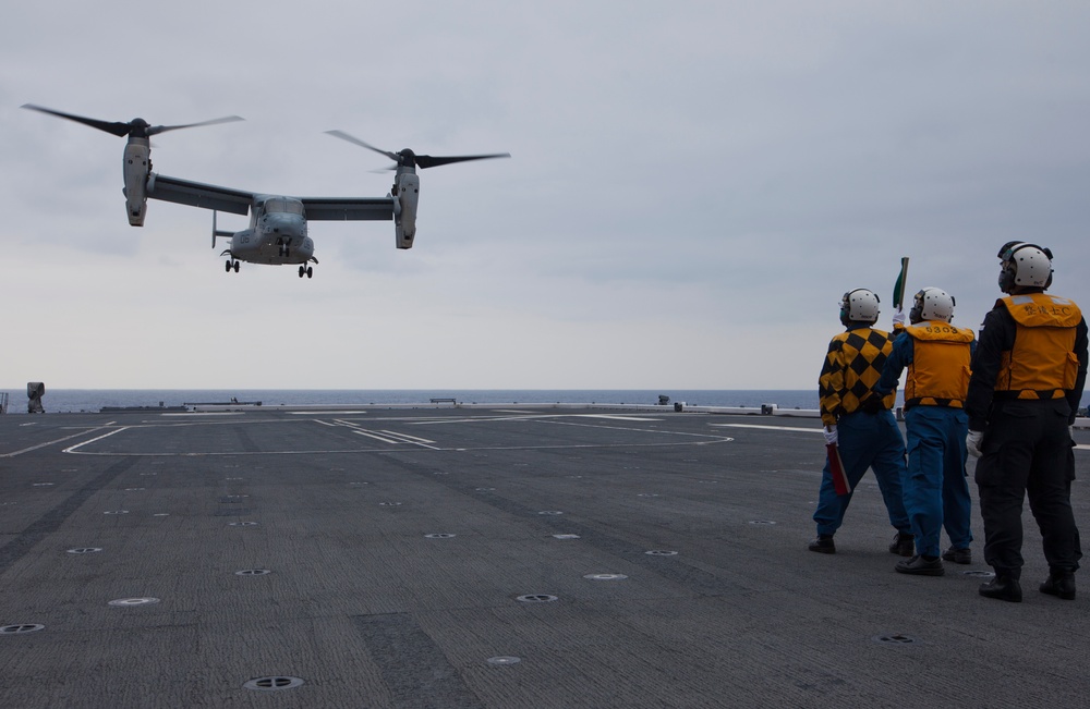 Osprey lands on JMSDF ship for first time in Asia-Pacific