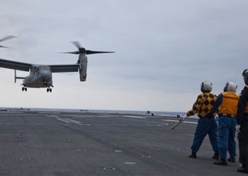 Osprey lands on JMSDF ship for first time in Pacific
