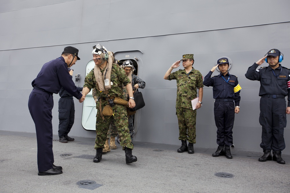 Osprey lands on JMSDF ship for faOsprey lands on JMSDF ship for first time in Asia-Pacificirst time in Pacific