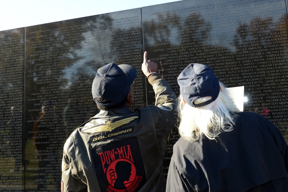 Thousands pause to remember fallen Vietnam veterans