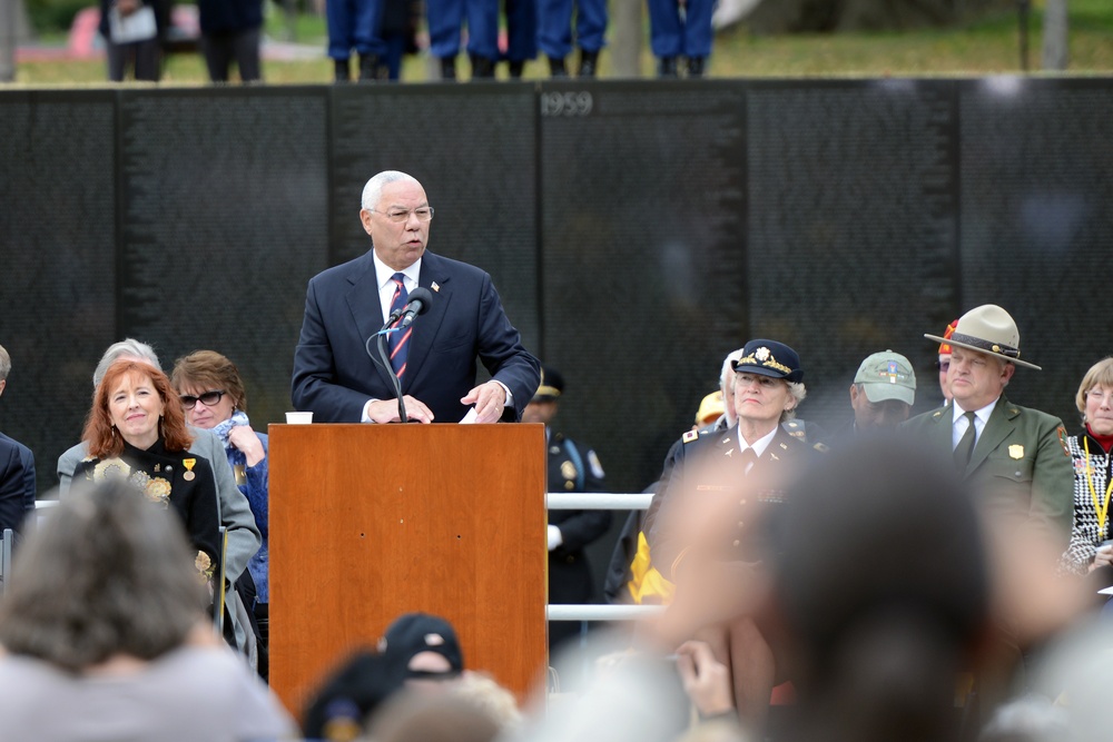 Thousands pause to remember fallen Vietnam veterans