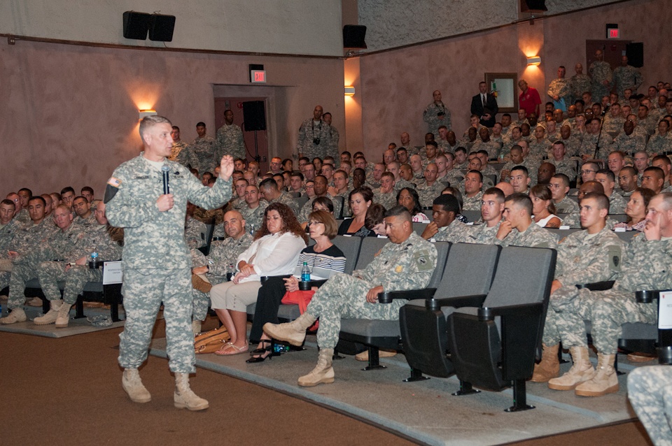 SMA Chandler meets with Schofield soldiers, families