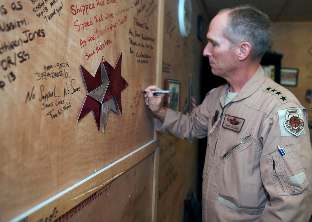 COMACC visits deployed service members
