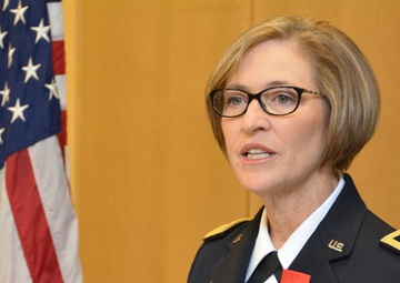 Army Surgeon General receives award