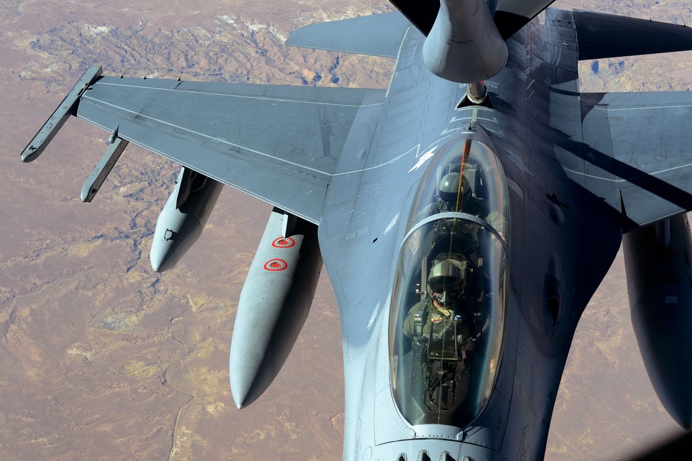 F-16 air refueling