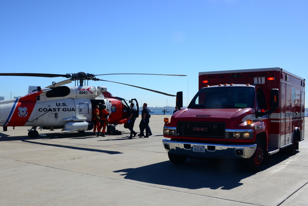 DVIDS - Images - Coast Guard Medevacs Ailing Man From Vessel [Image 1 Of 2]