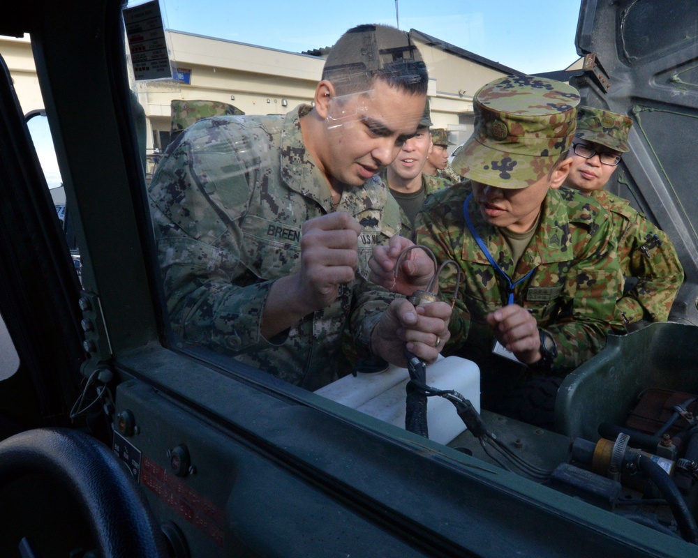 Japanese soldiers train with US Navy