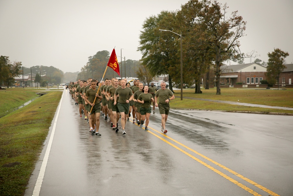 Headquarters squadron runs to celebrate 238th Marine Corps birthday