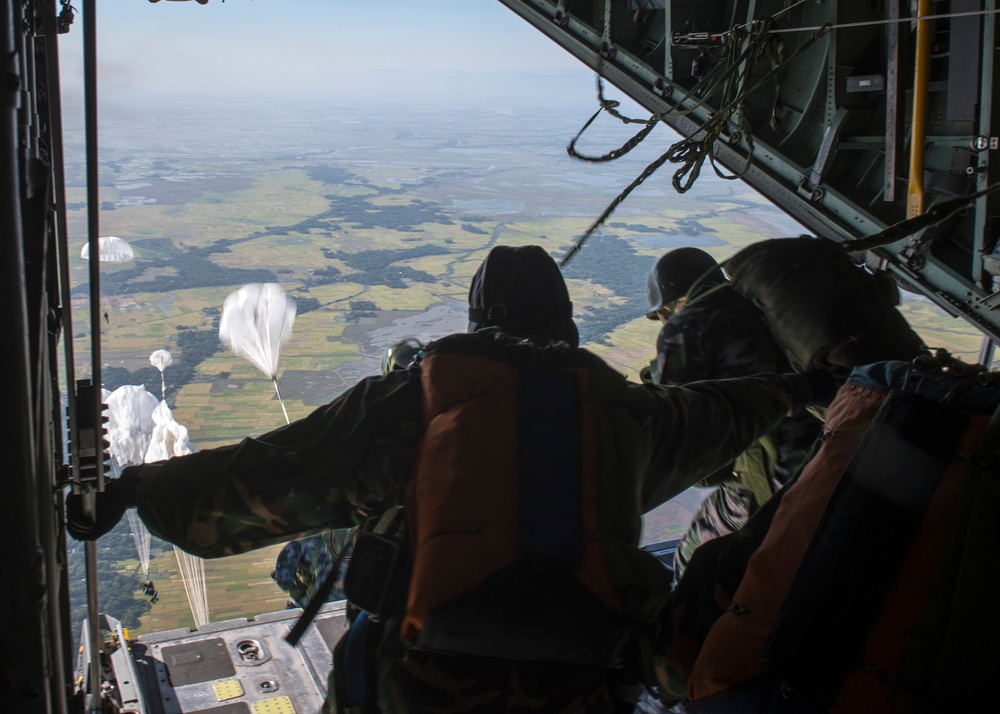 Bangladeshi and U.S. Paratroopers Take to the Skies at Cope South 14