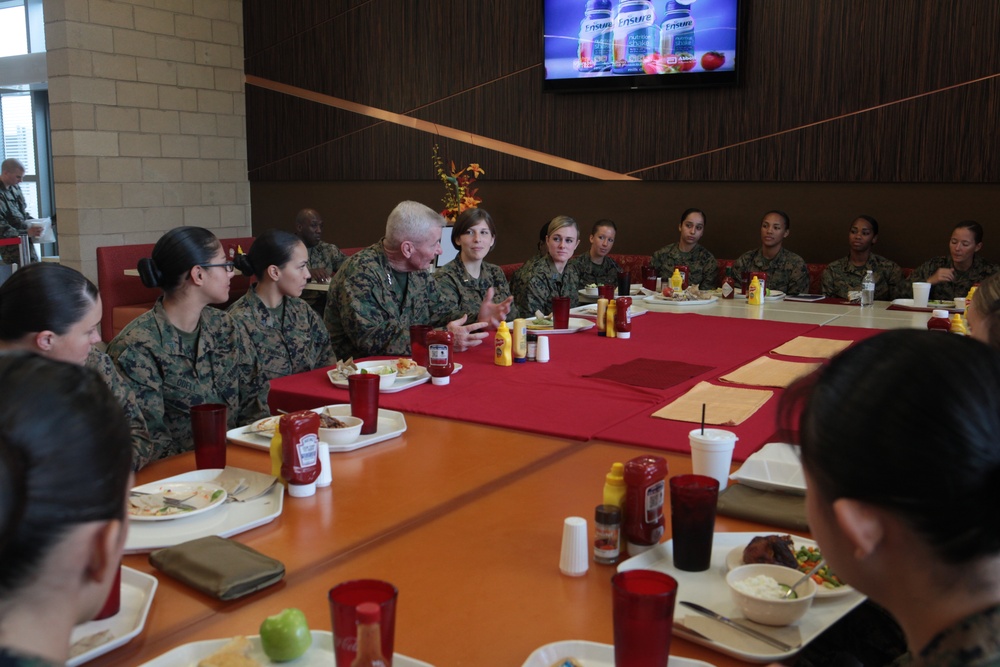 Commanding general meets with Marines to discuss current issues regarding the Marine Corps