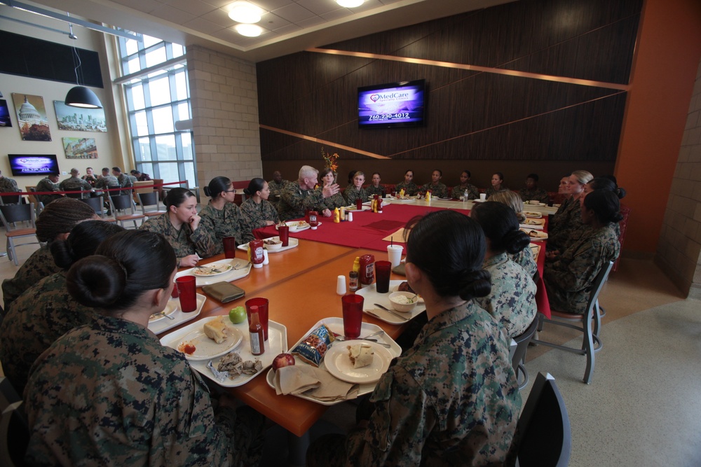 Commanding general meets with Marines to discuss current issues regarding the Marine Corps