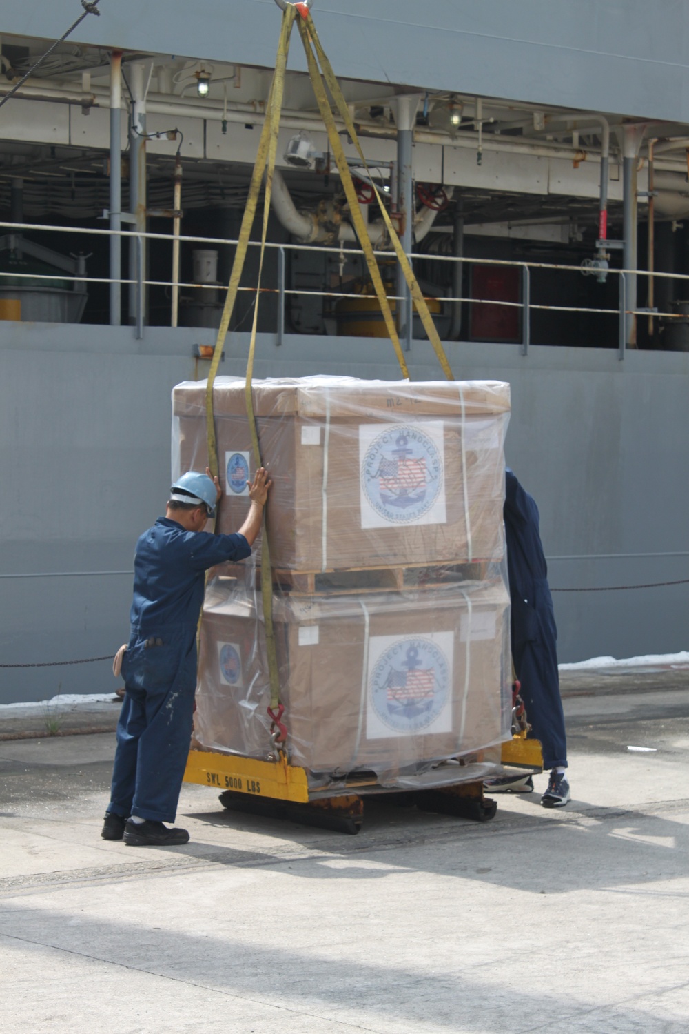 USNS Walter S. Diehl loads HA/DR supplies in Singapore, heads for the Philippines