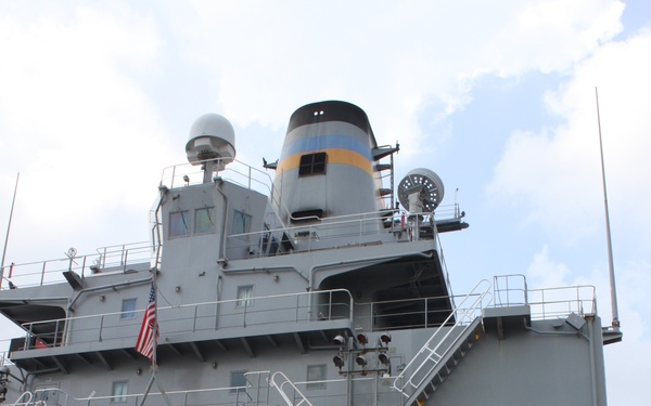 USNS Walter S. Diehl loads HA/DR supplies in Singapore, heads for the Philippines