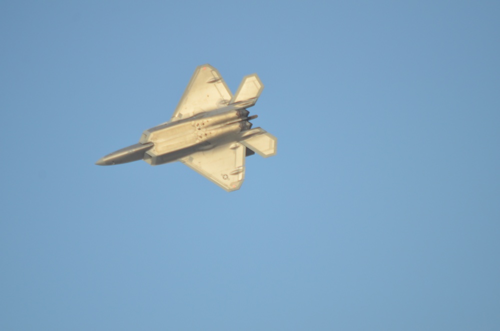 US Air Force F-22 Raptor prepares for Dubai Airshow