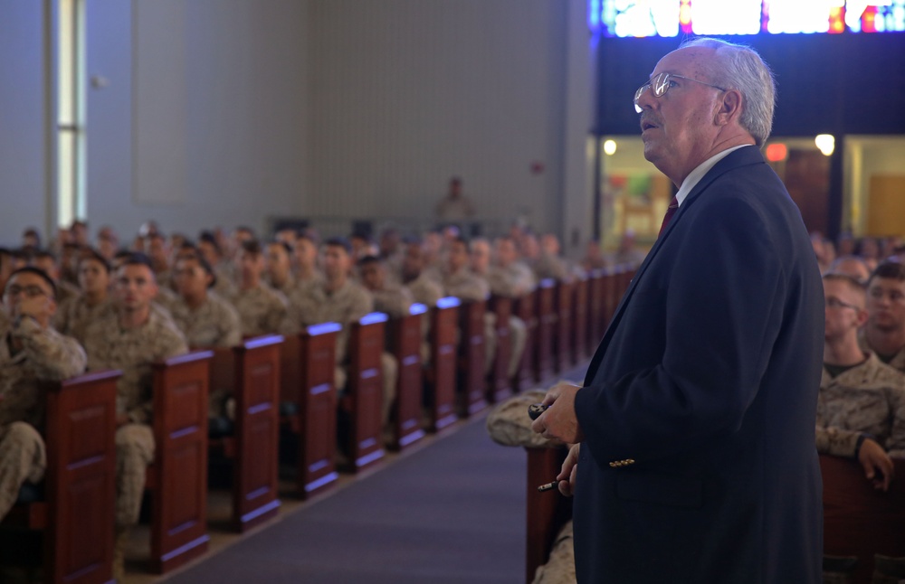 Marines learn about leadership from Warr